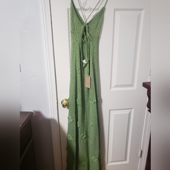 Elegant Green Evening Dress - Picture 3 of 5